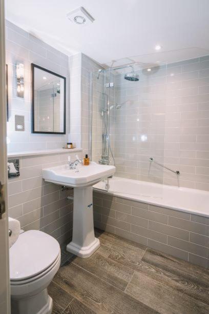 Bridge House & Silver Howe View Hotel 3*